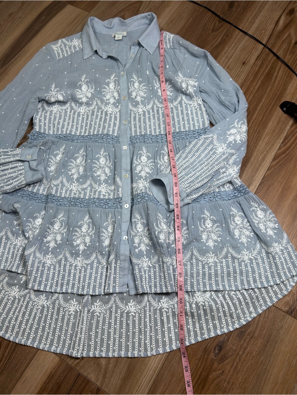 Sundance blue embroidered eyelet button front tunic shirt size medium coastal - Picture 9 of 9